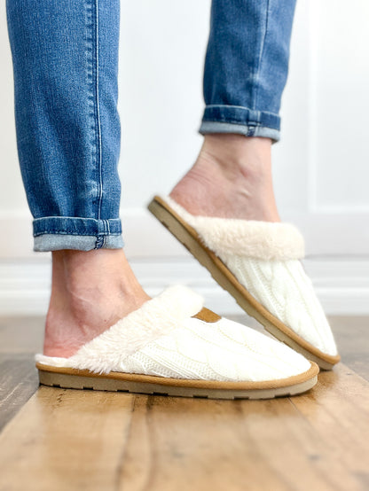 Snuggle Soles Cable Knit Faux Fur Lined Slippers in White