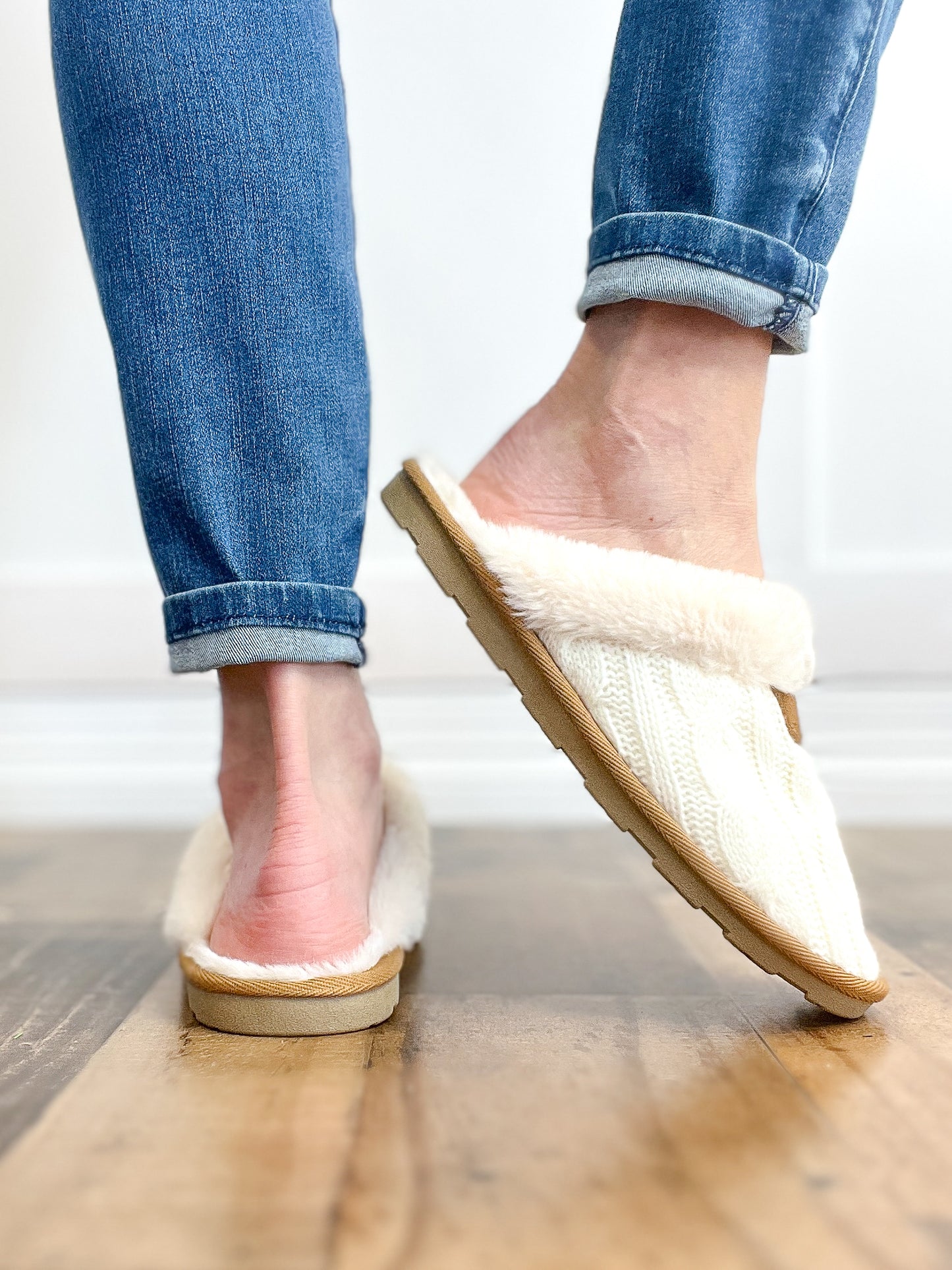 Snuggle Soles Cable Knit Faux Fur Lined Slippers in White