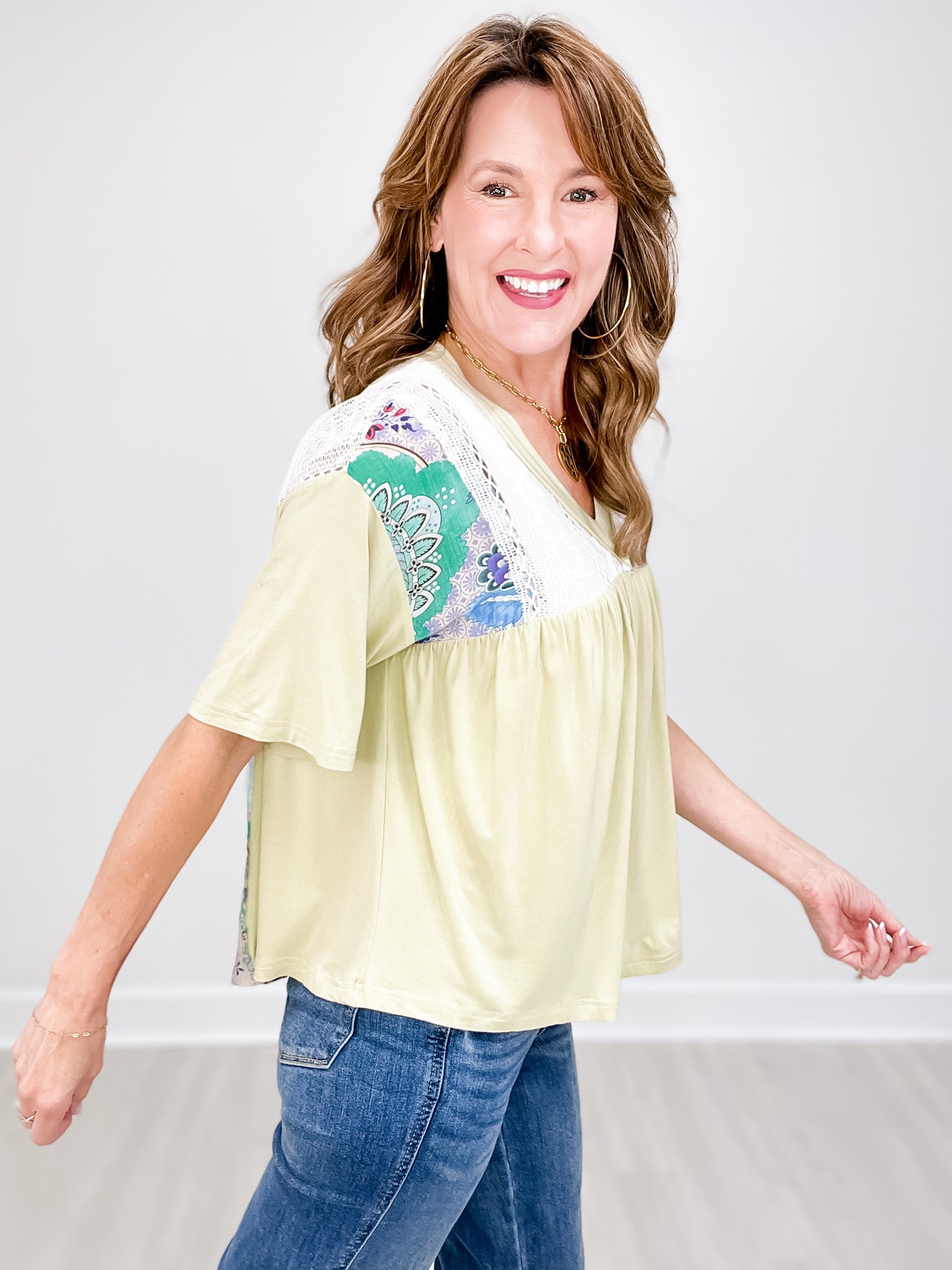 V-Neck Short Sleeve Floral Crochet Contrast Top