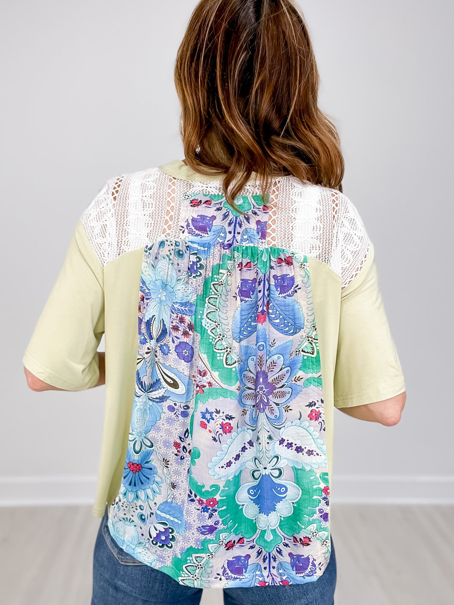V-Neck Short Sleeve Floral Crochet Contrast Top