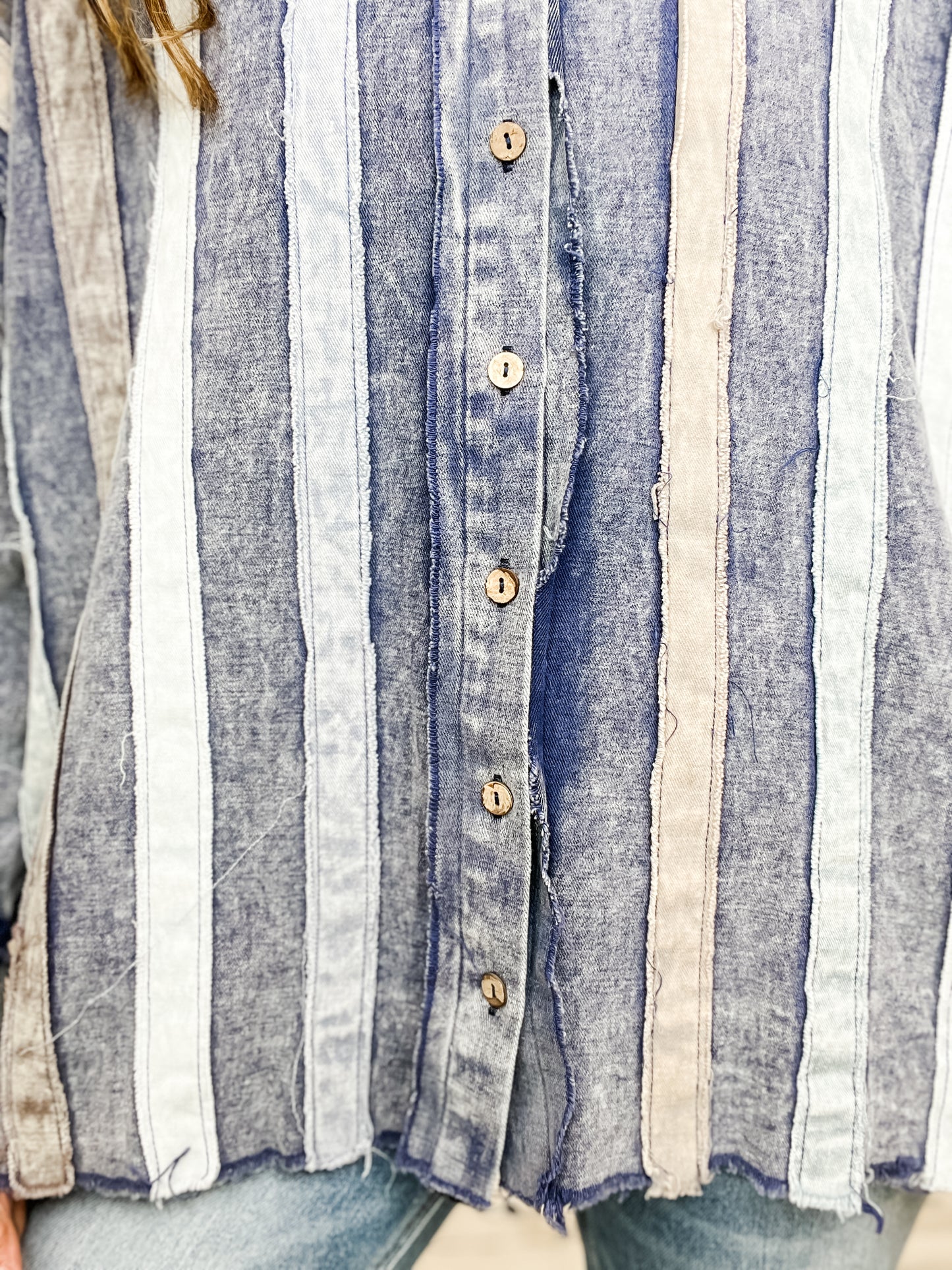 DENIM STRIPE BUTTON DOWN SHIRT