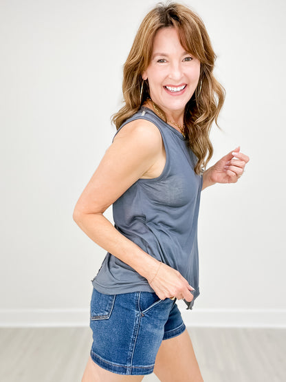 Round Neck Sleeveless Front Pocket Solid Knit Top