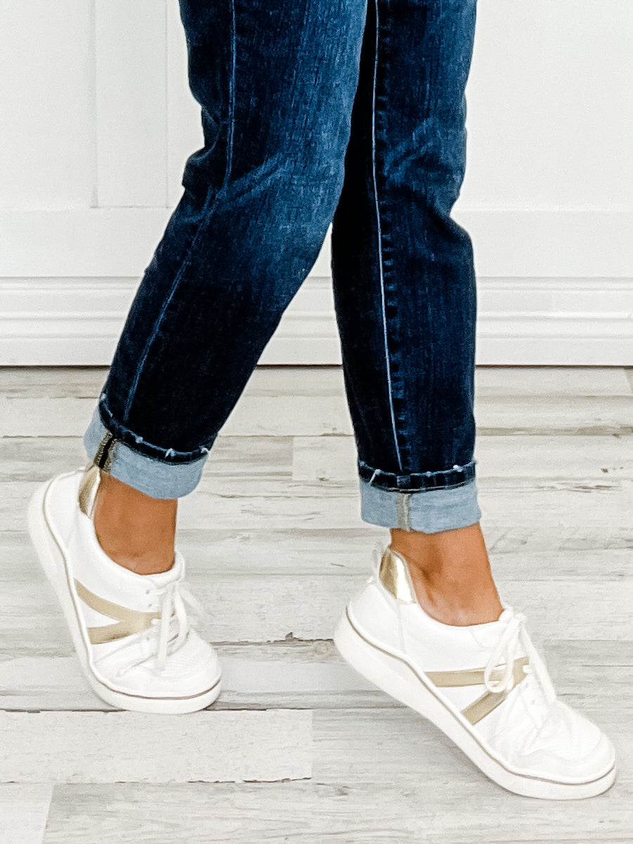 Judy Blue DREAM Mid-Rise Cuffed Boyfriend Jeans