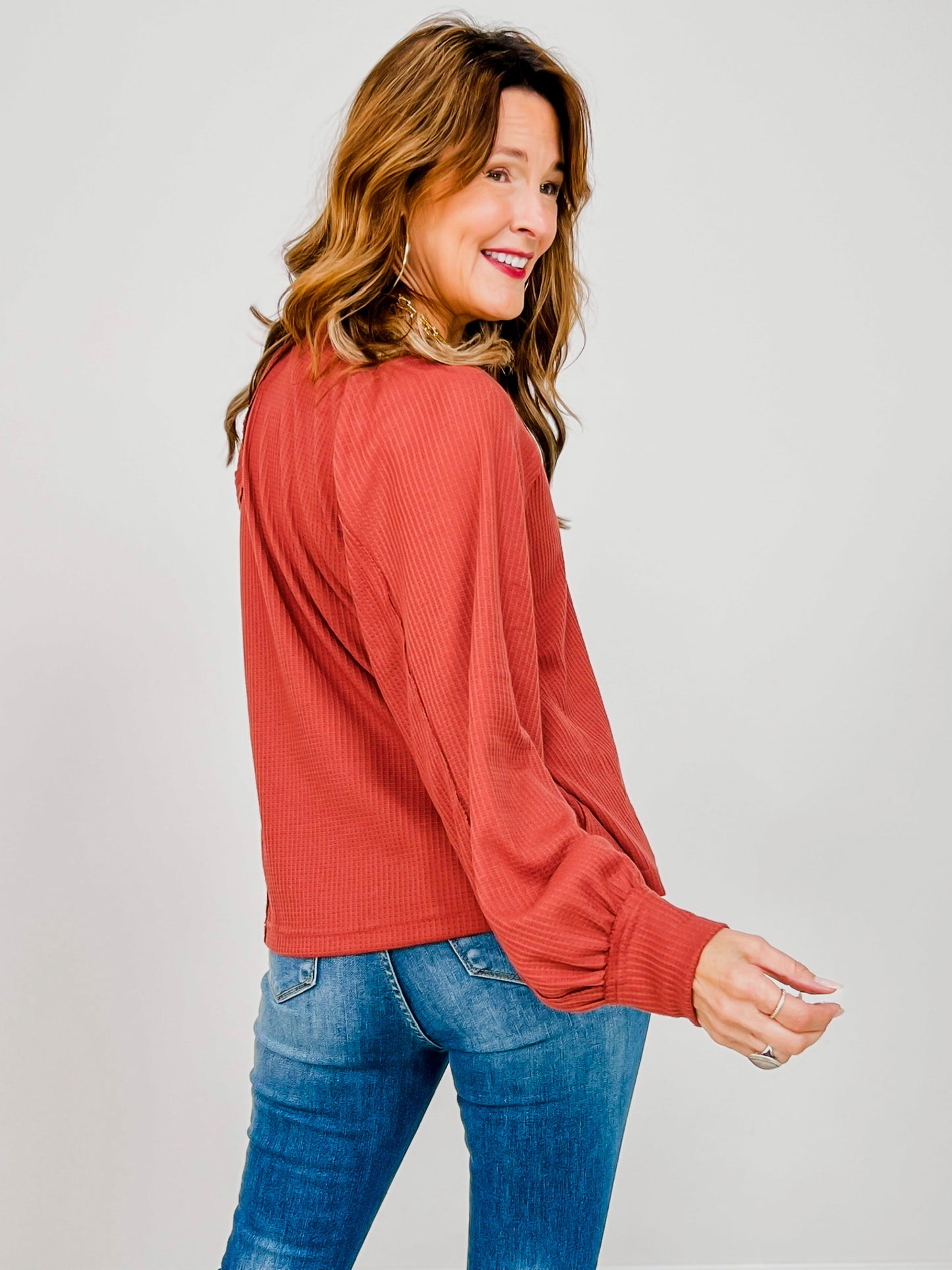 Long Sleeve Cropped Raglan Henley Top in Brick