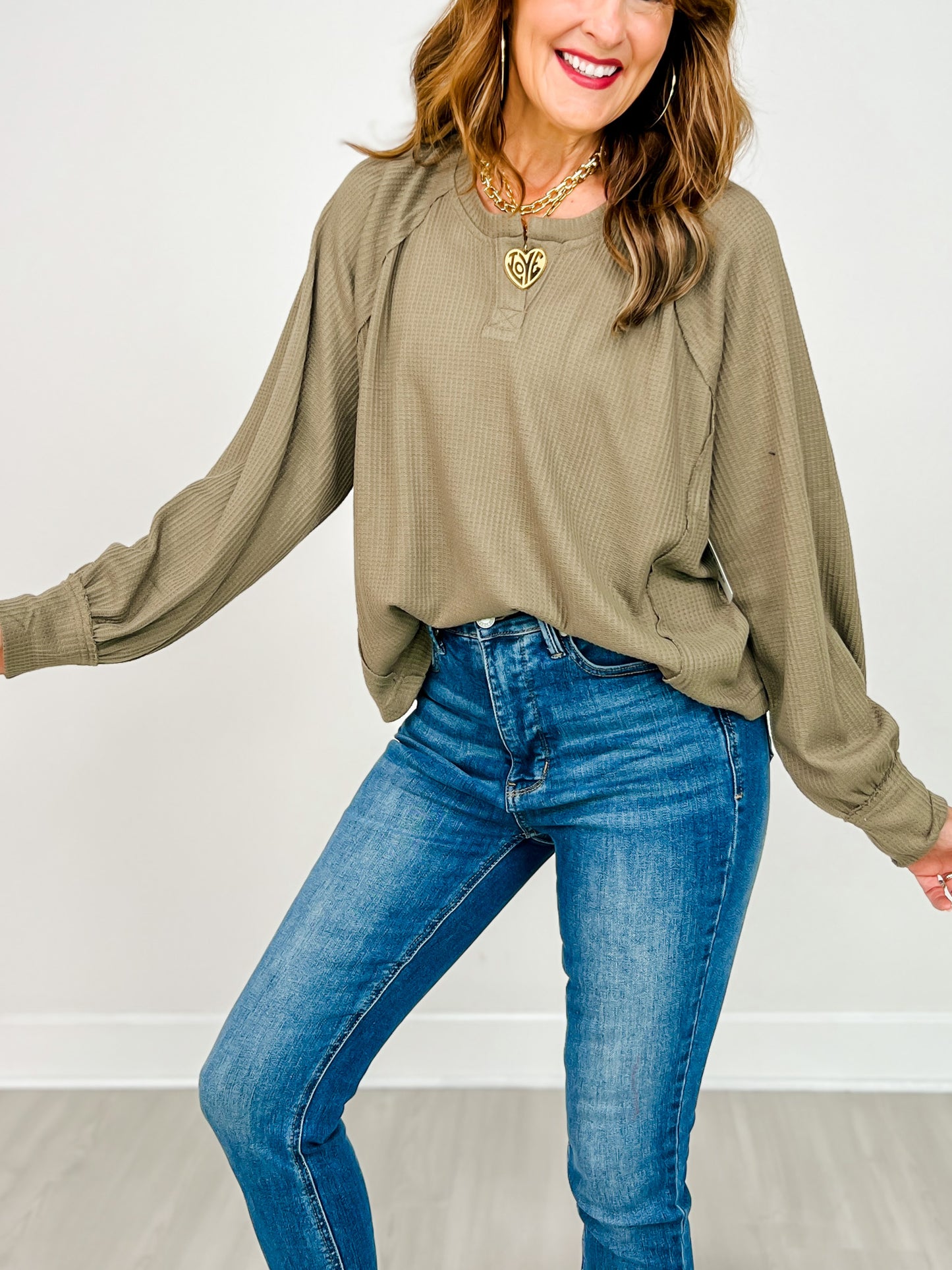 Long Sleeve Cropped Raglan Henley Top in Olive