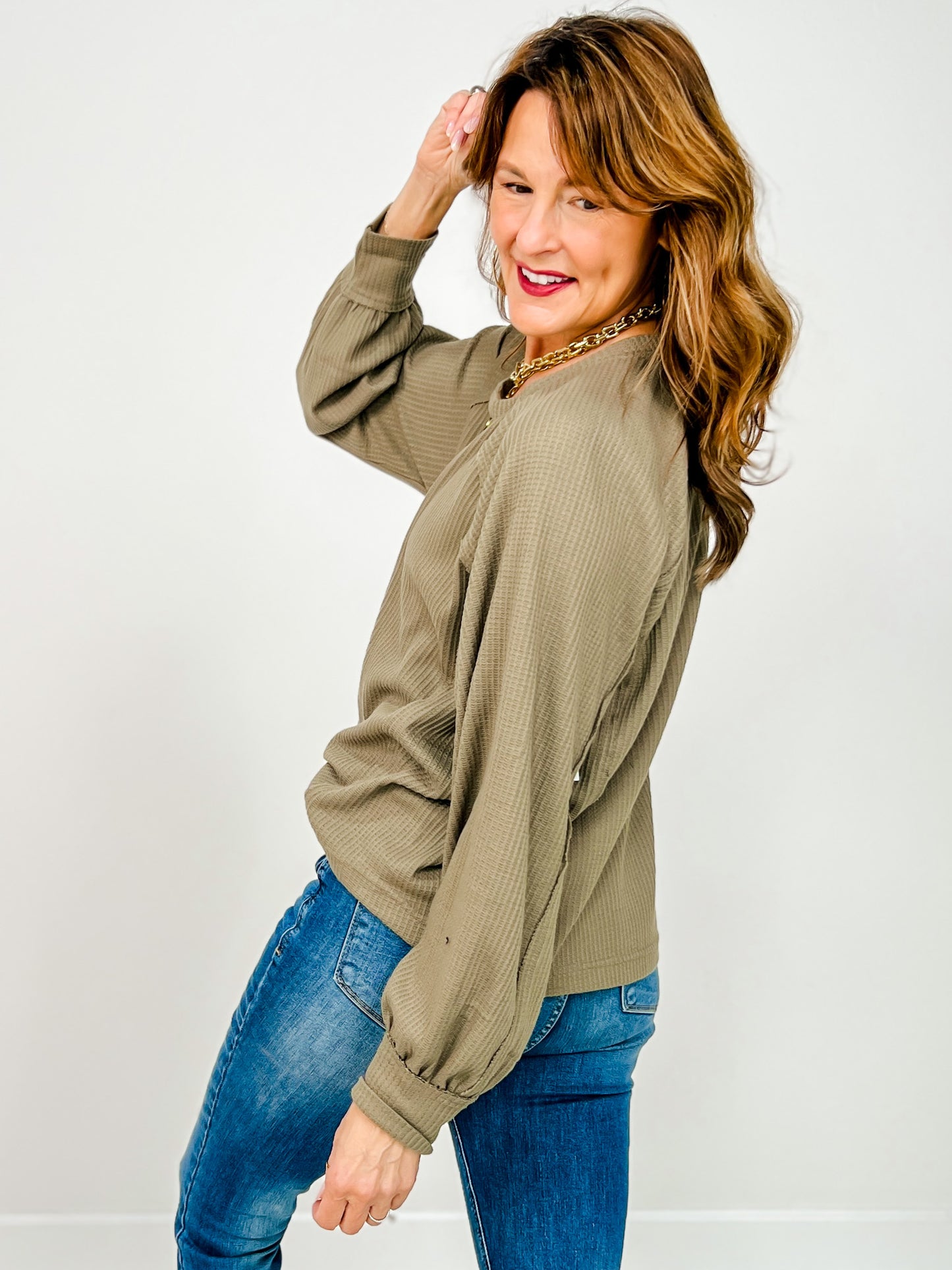 Long Sleeve Cropped Raglan Henley Top in Olive