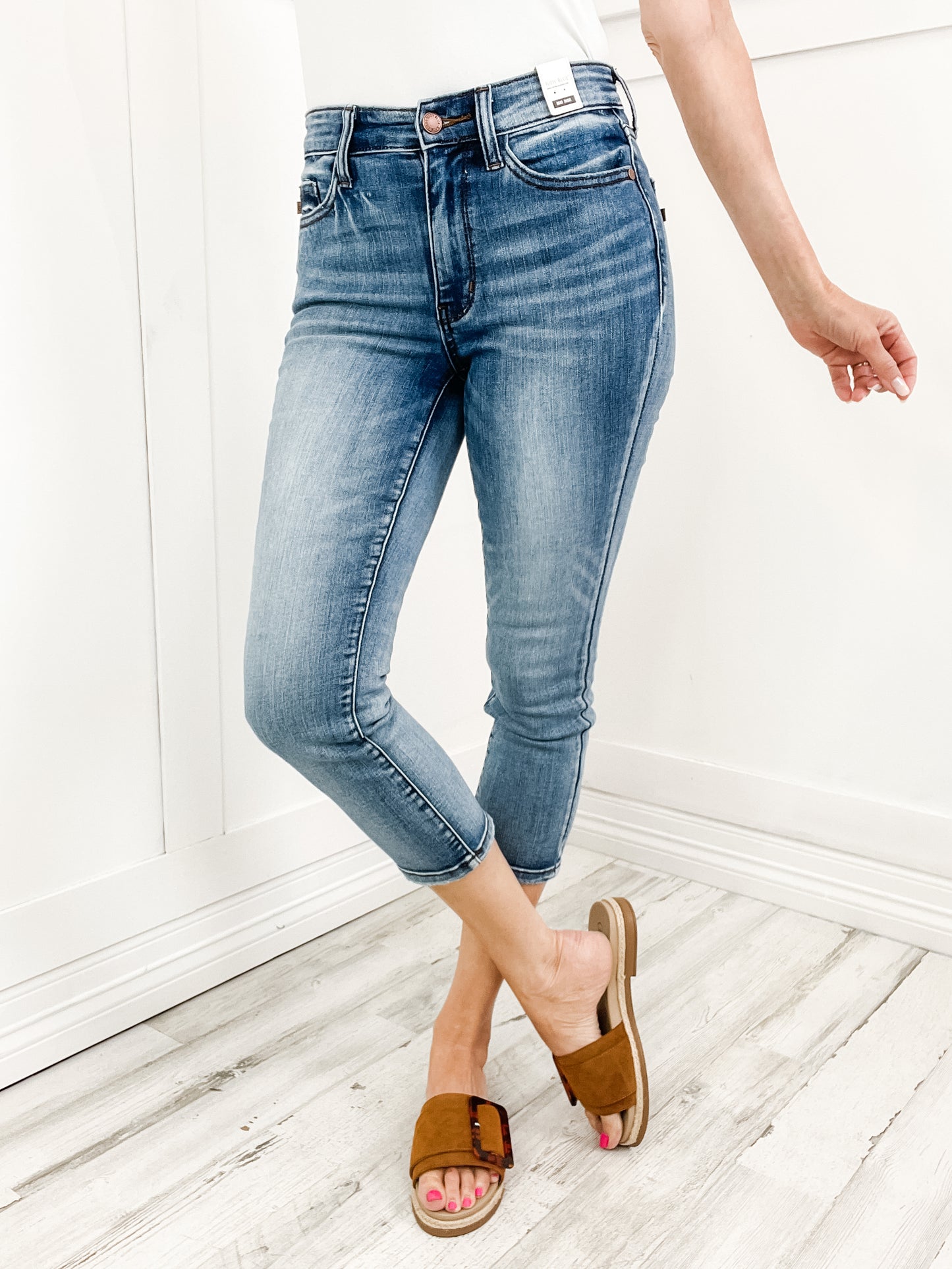 Judy Blue SASHA Mid-Rise Contrast Wash No Distressing Capri Denim Jeans