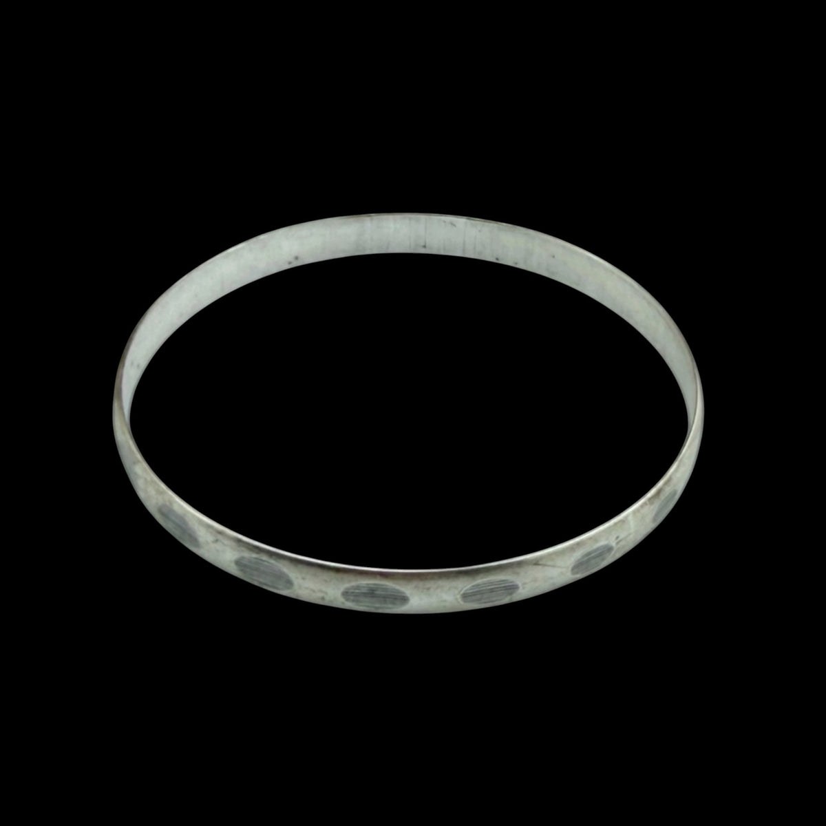 Vintage Hammered Medium Silver Bangle