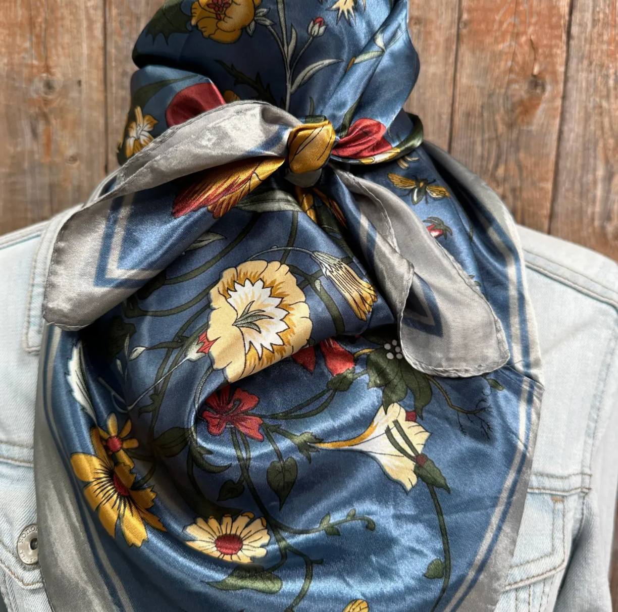 35X35" Grey & Blue Tulips Wild Rag