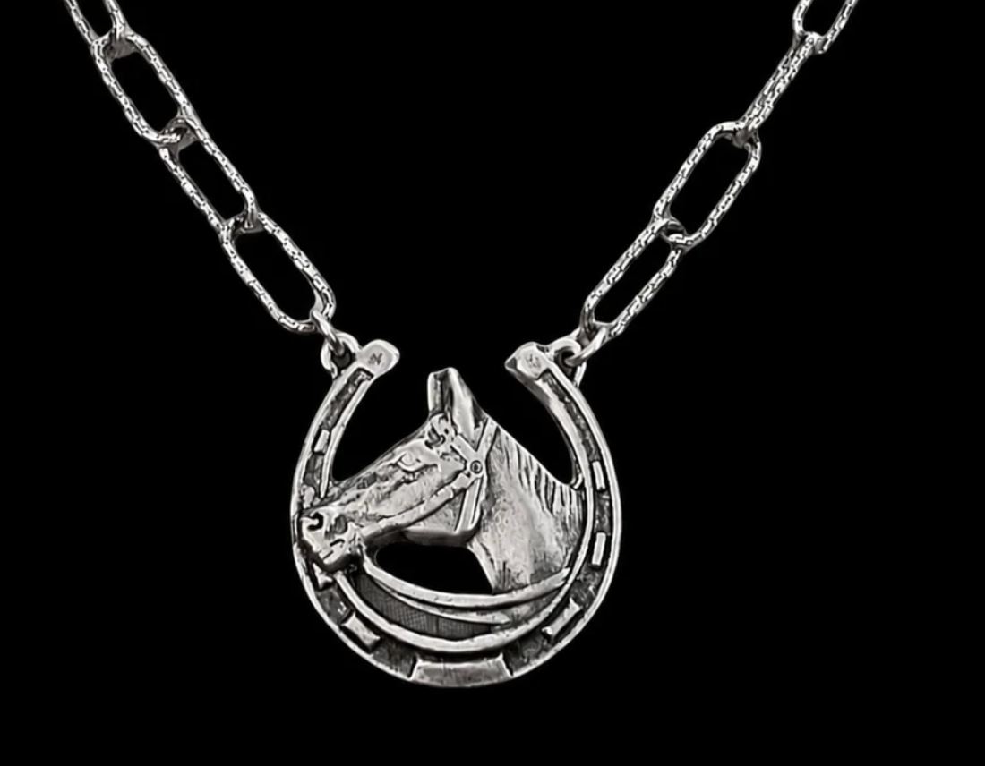 VINTAGE REPRODUCTION STERLING PLATED CHAIN WITH VINTAGE HORSE