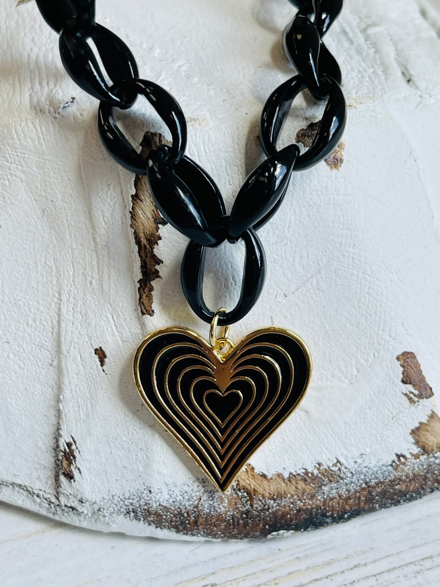 Enamel Chain with Heart 70's Pendant Necklace