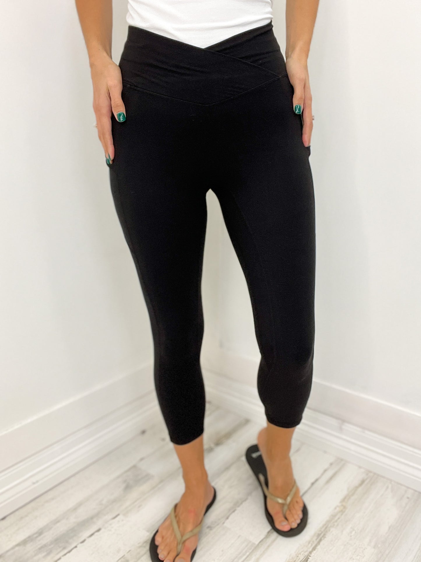 V-Waist Capri Length Leggings with Pockets