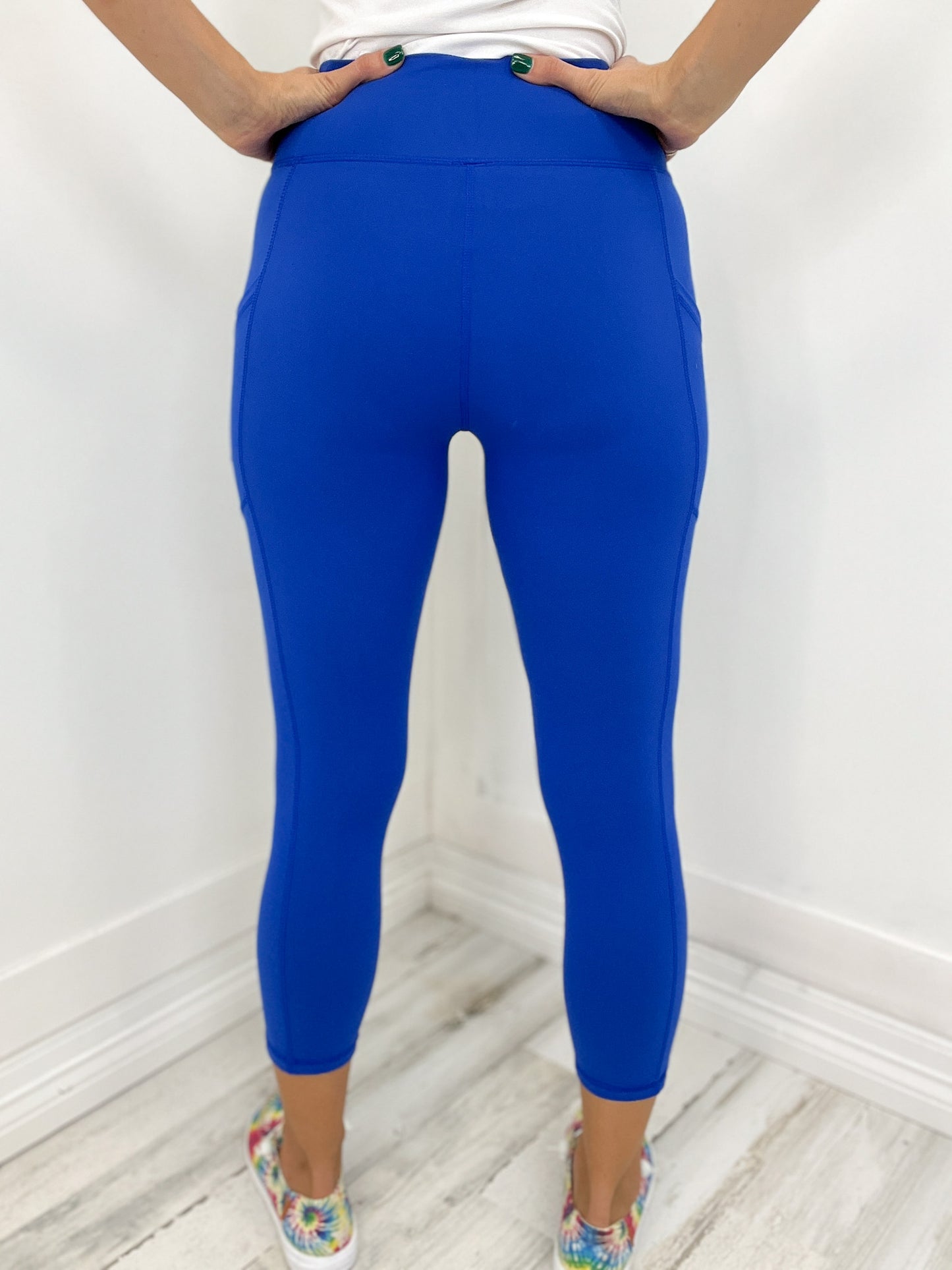 V-Waist Capri Length Leggings with Pockets