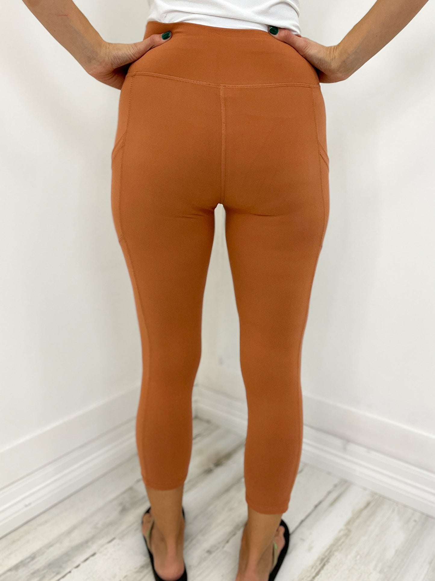 V-Waist Capri Length Leggings with Pockets