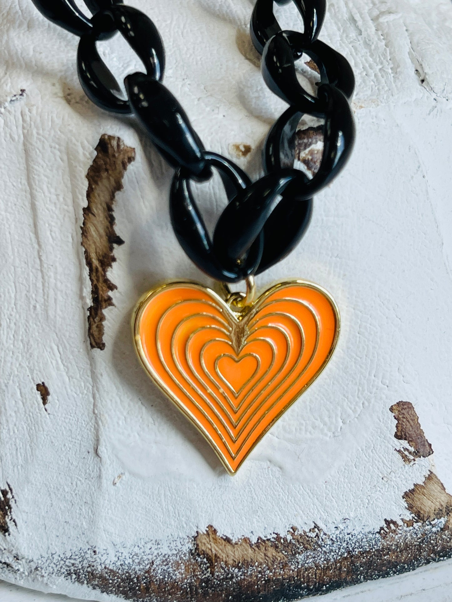 Enamel Chain with Heart 70's Pendant Necklace