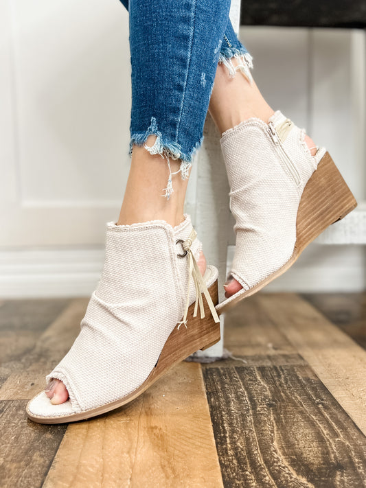 Very G Sis Open Toe Wedge in Cream