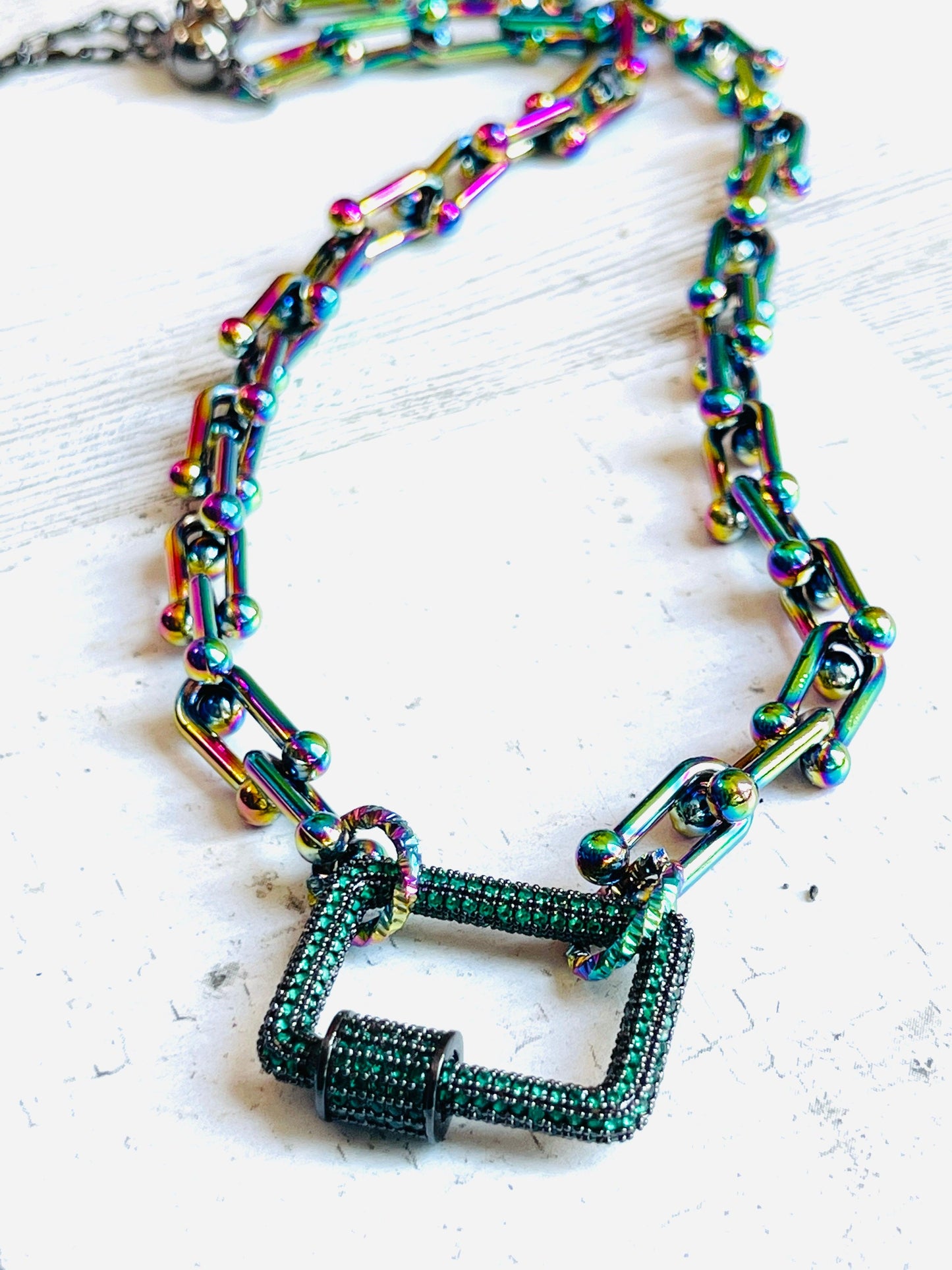 Aurora Chain with Emerald Carabiner Necklace - Emma Lou's Boutique - Emma Lou's Boutique