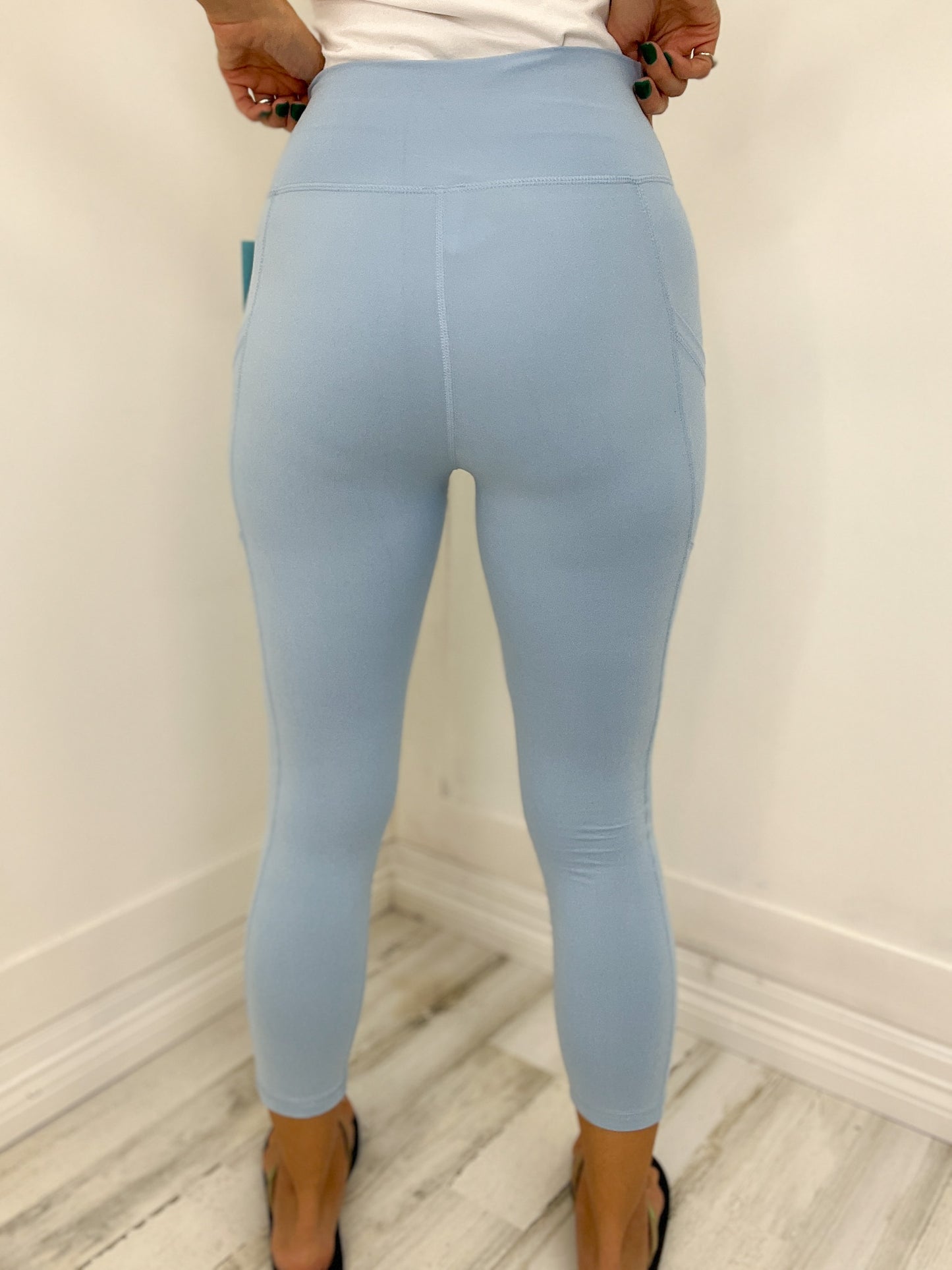 V-Waist Capri Length Leggings with Pockets