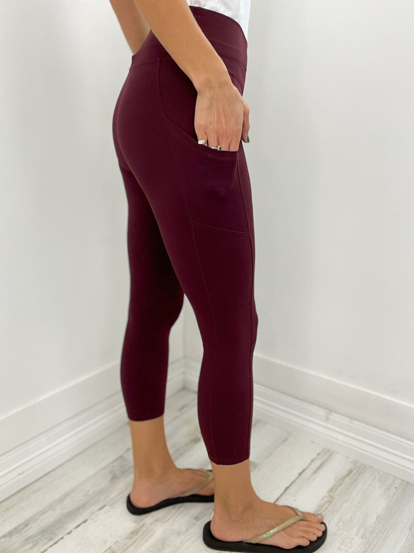 V-Waist Capri Length Leggings with Pockets