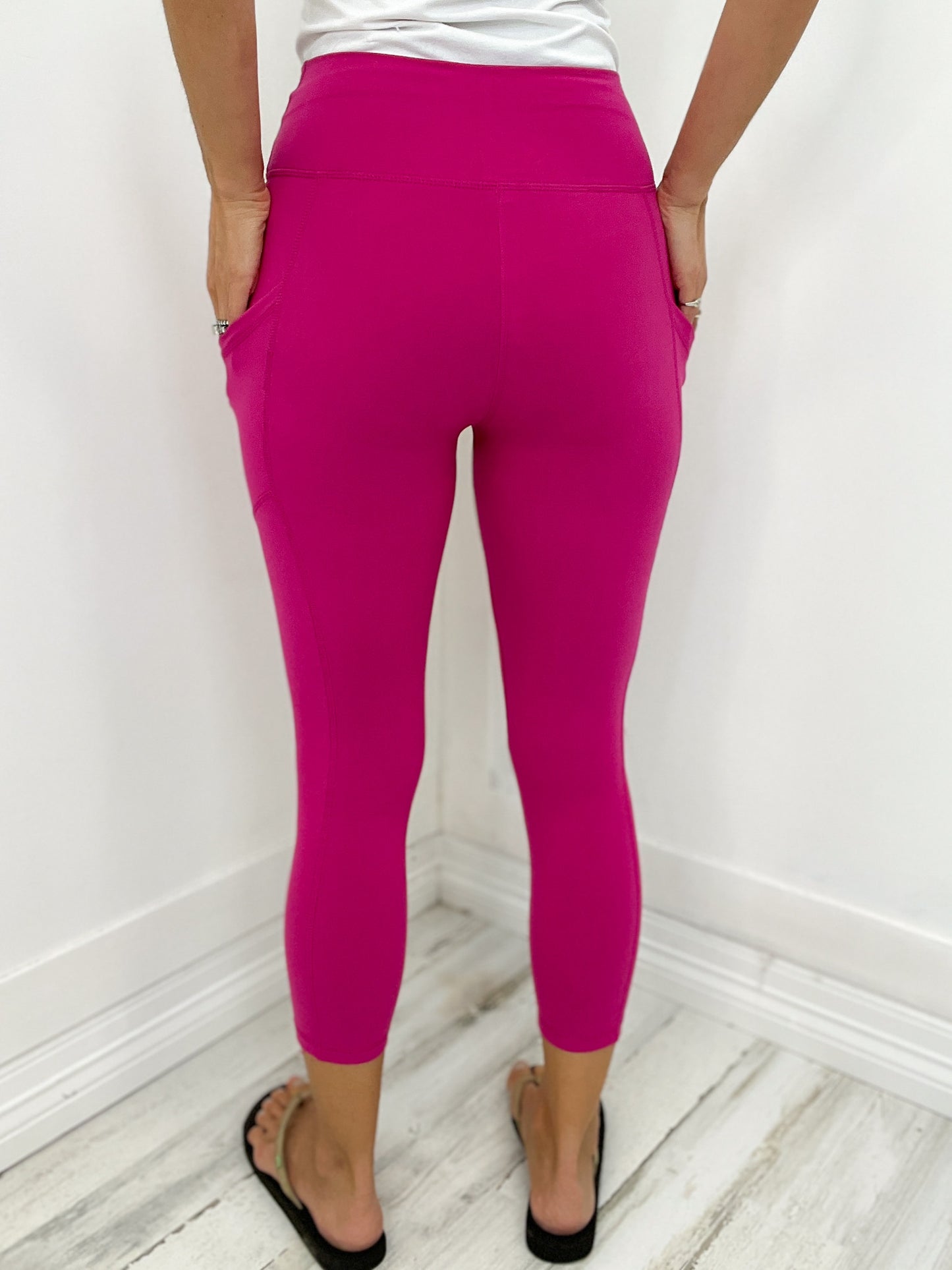 V-Waist Capri Length Leggings with Pockets