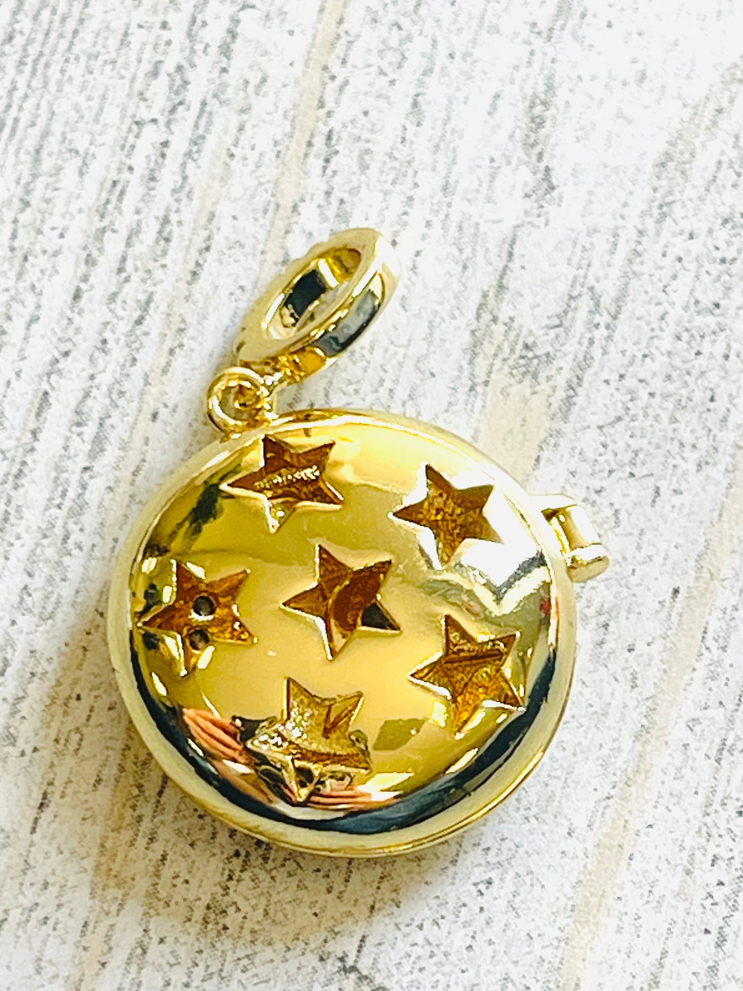 Gold round Charm - MYON