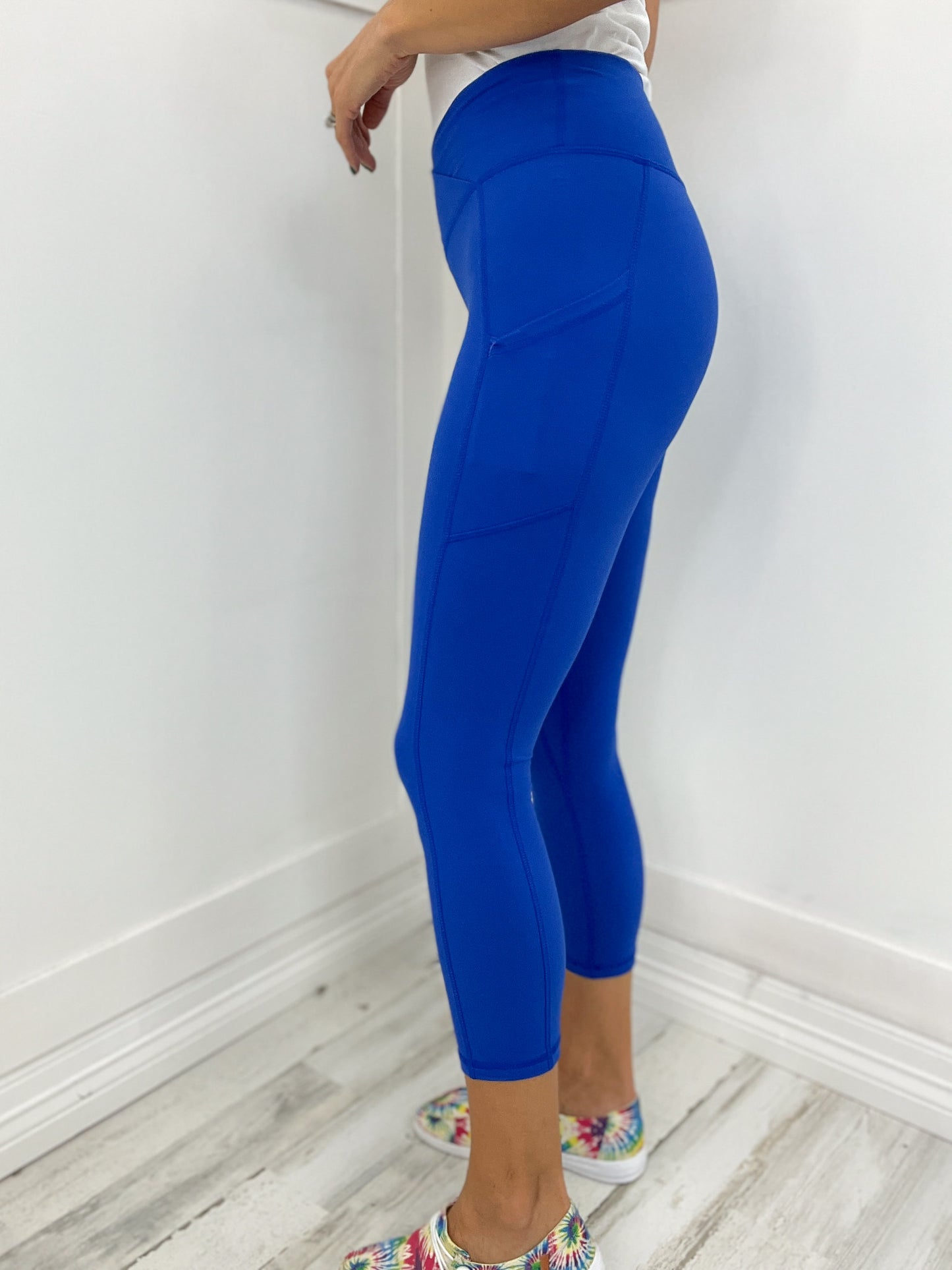 V-Waist Capri Length Leggings with Pockets