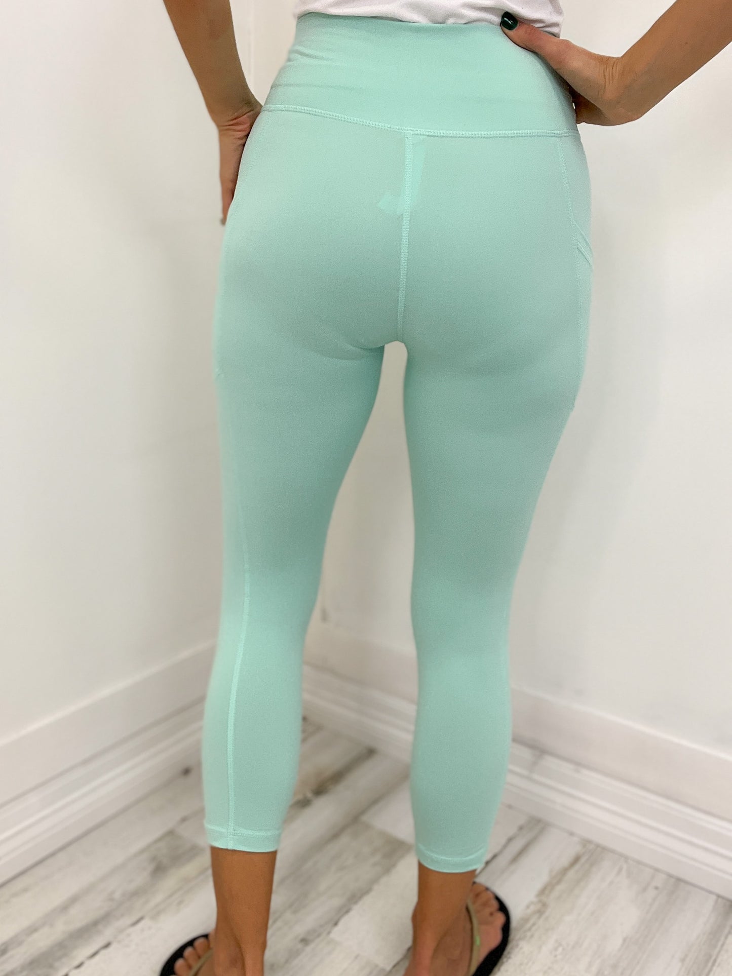 V-Waist Capri Length Leggings with Pockets