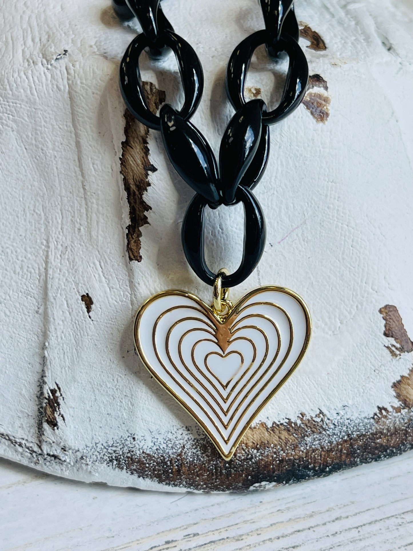 Enamel Chain with Heart 70's Pendant Necklace