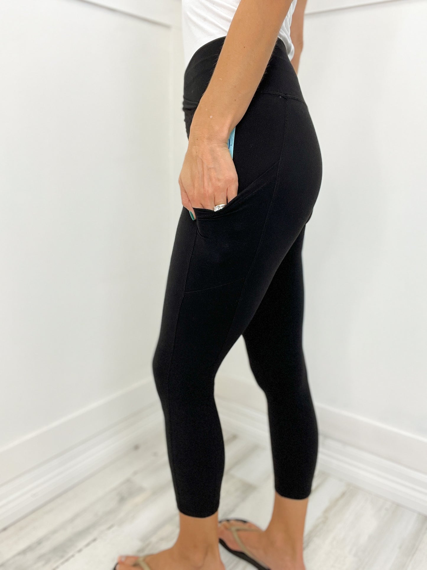 V-Waist Capri Length Leggings with Pockets