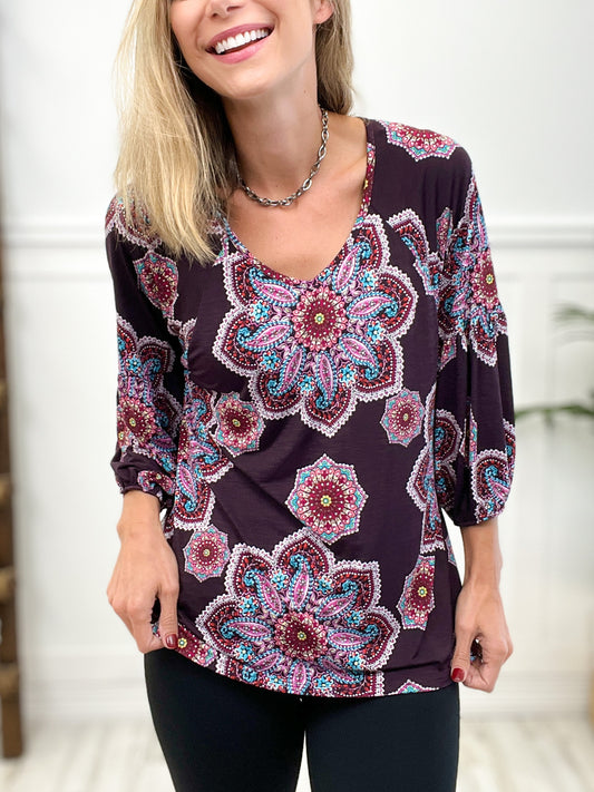 V-NECK MEDALLION PRINT BUBBLE SLEEVE