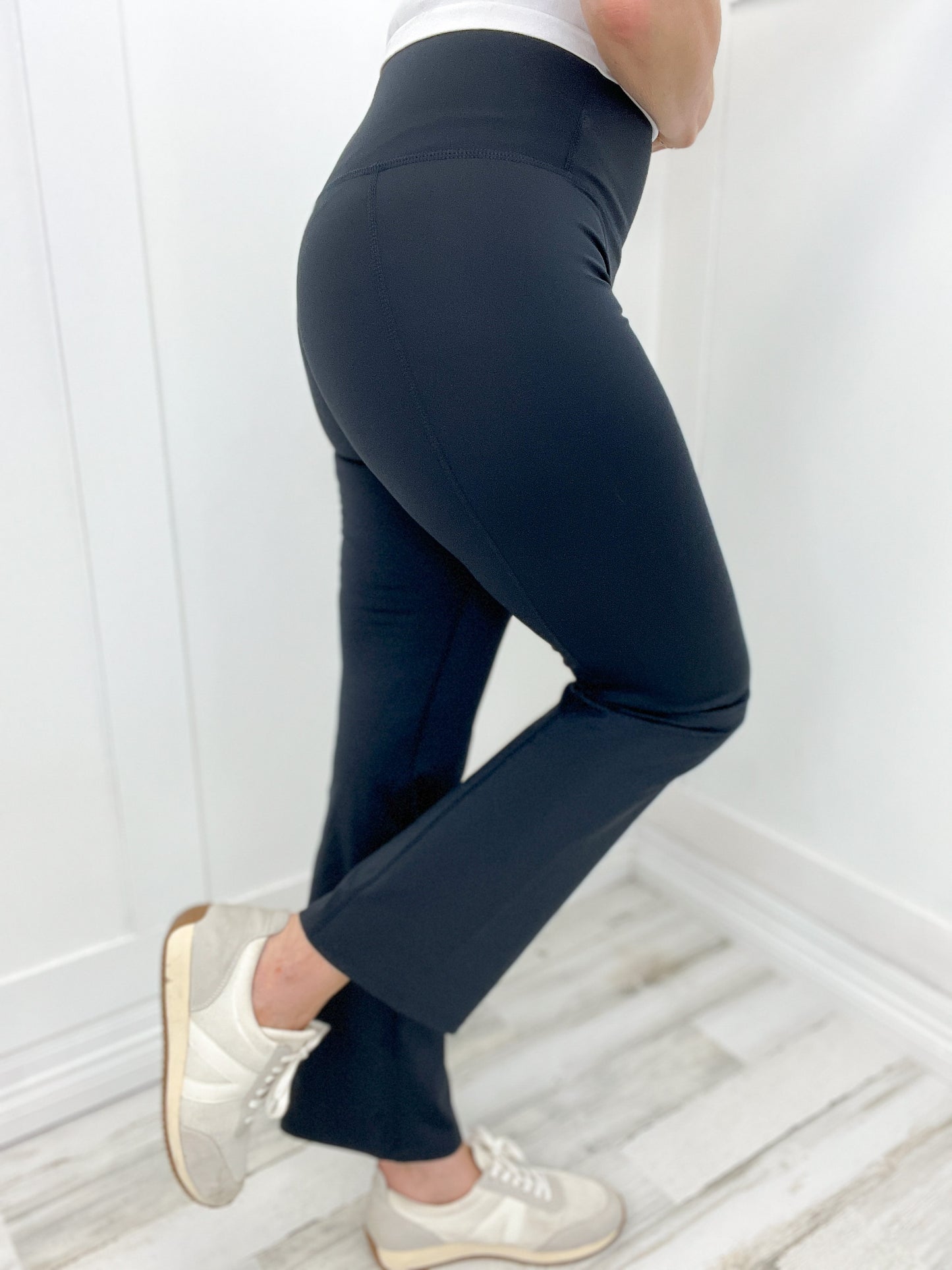 FLEX-FIT WITH SUBTLE FLARE WITH SEAMLESS FRONT