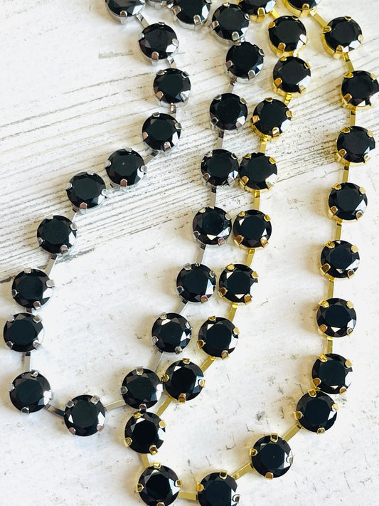 The "Evelyn" Swarovski Crystal necklace In Onyx