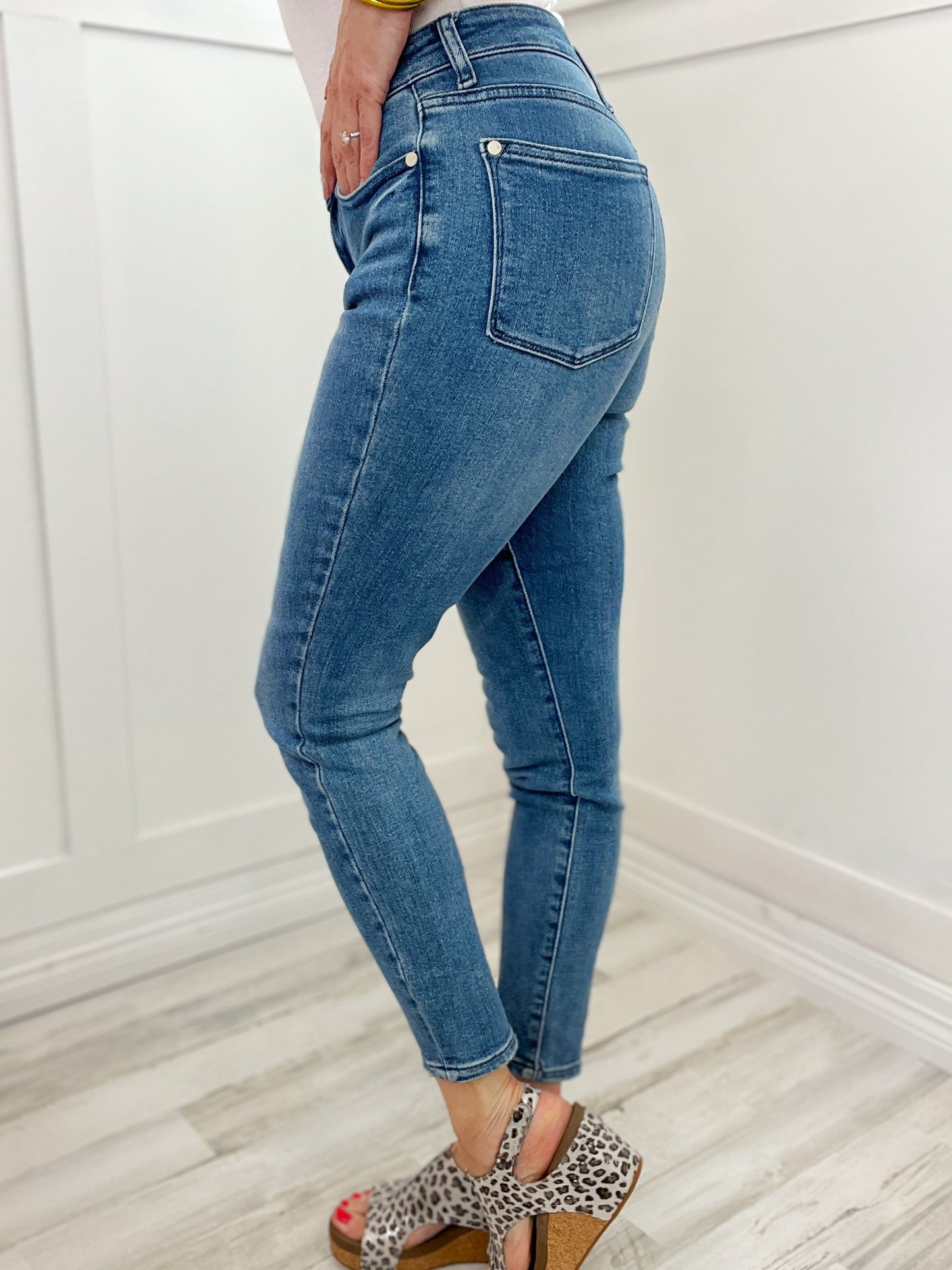 Judy Blue Hi-Waist Relaxed Fit Denim Jeans
