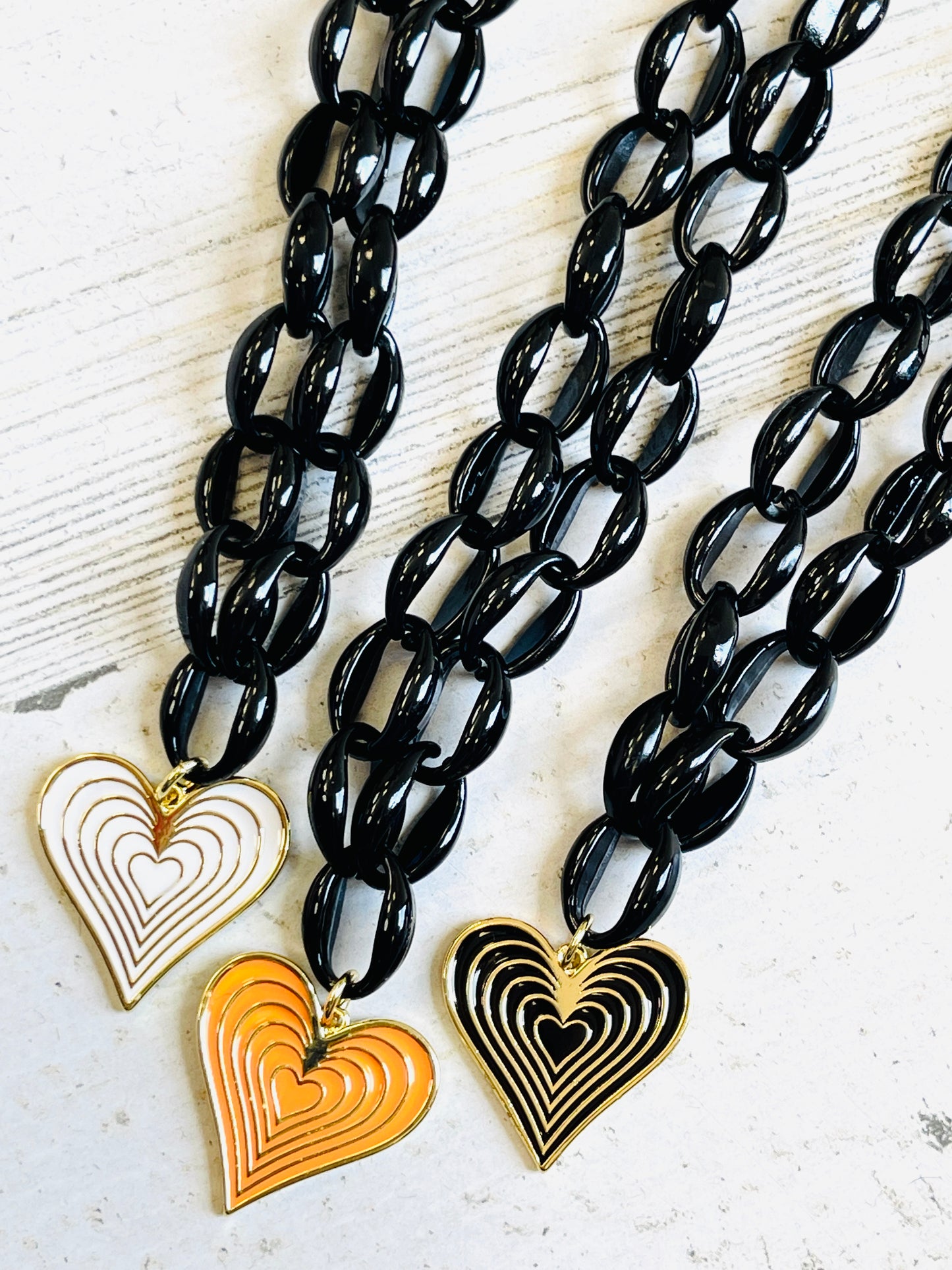 Enamel Chain with Heart 70's Pendant Necklace