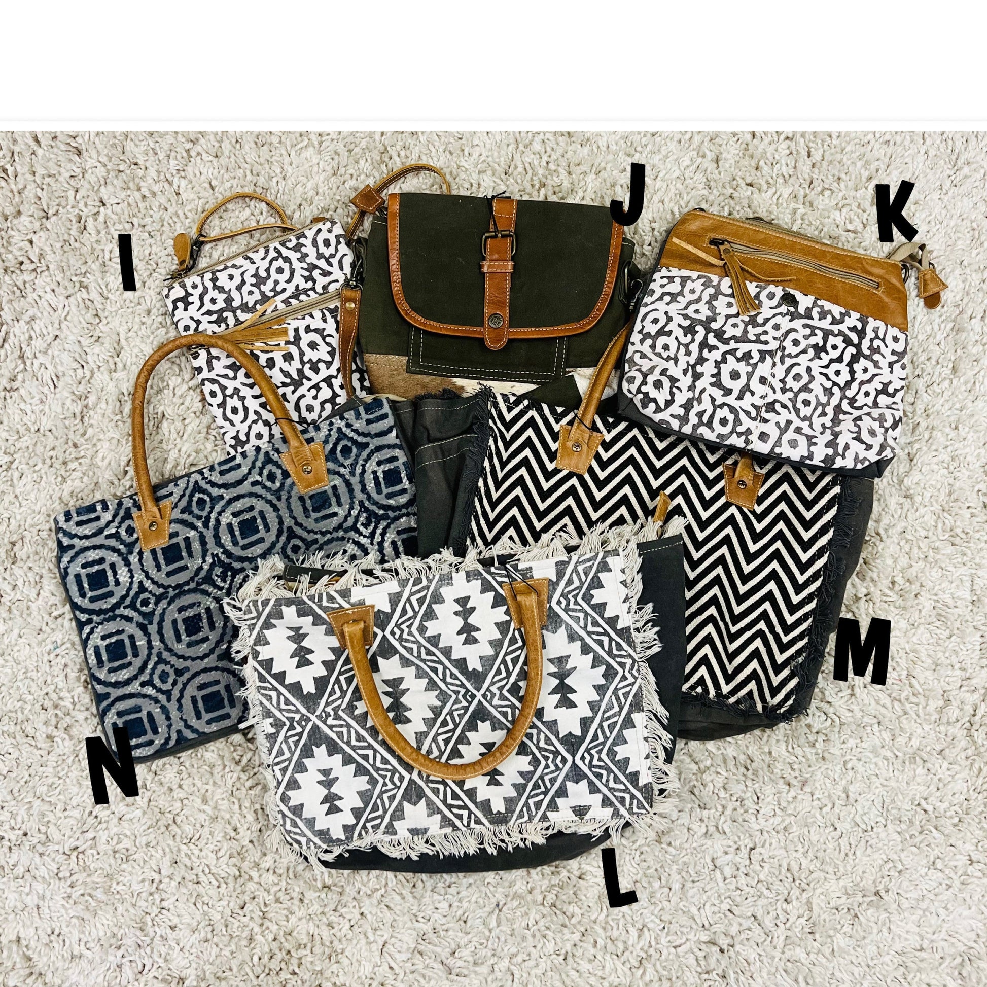 https://s3.commentsold.com/rush/products/nlAbKbU0HSveCU1MqLSpynBuSwD7UBZ9TcRRtvdw.jpg